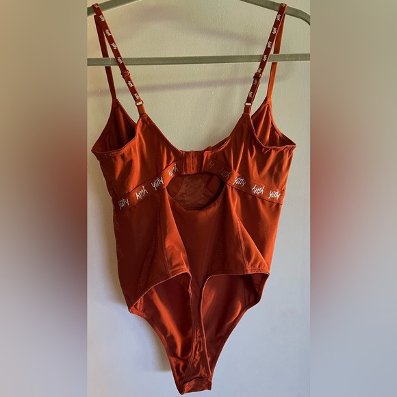 🦁YITTY spotlight shaping demi cup thong bodysuit | shimmered burnt orange/rust - Picture 9 of 13